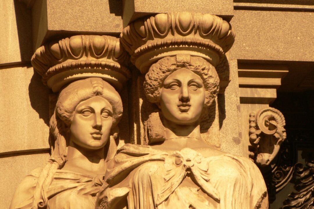 Statue Femminili Famose - Le Cariatidiย