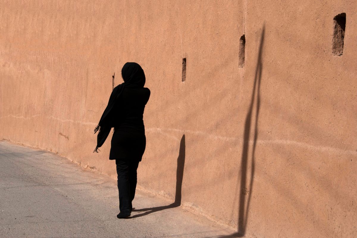 La Condizione delle Donne in Iran: Un'Analisi Storica e Contemporanea