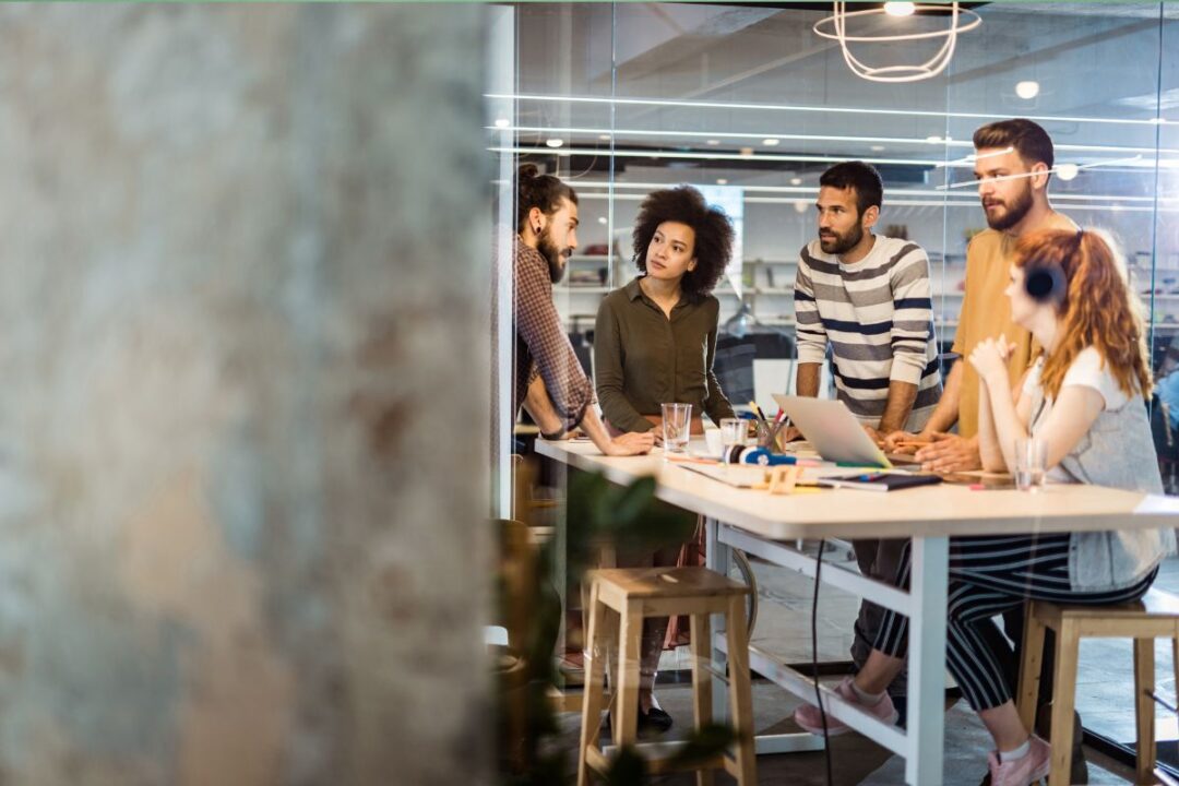 Quante ore lavorano Uomini e Donne