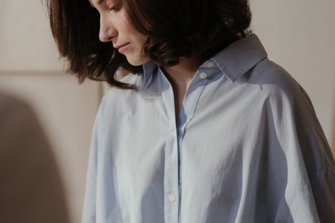 Donne vestite da uomo: un’espressione di stile e identità
