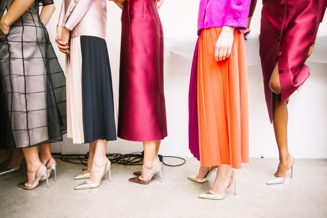 Come lanciare un brand di moda femminile: la guida completa